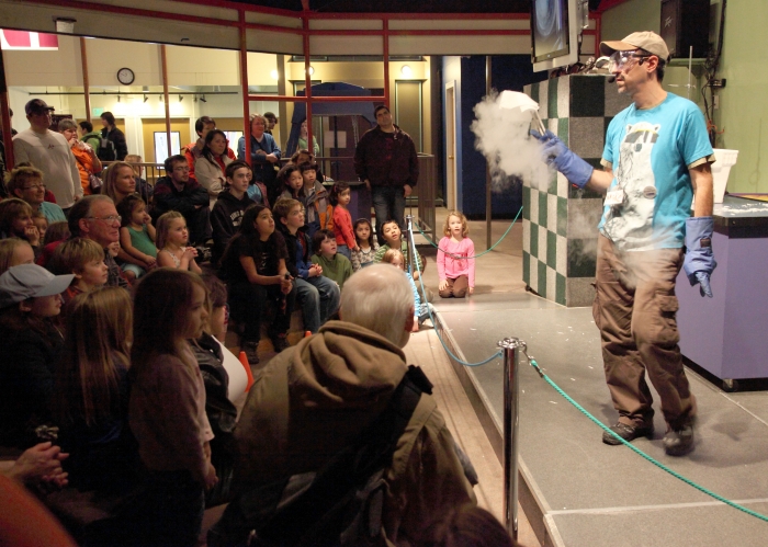 Demonstration of extreme cold using liquid nitrogen